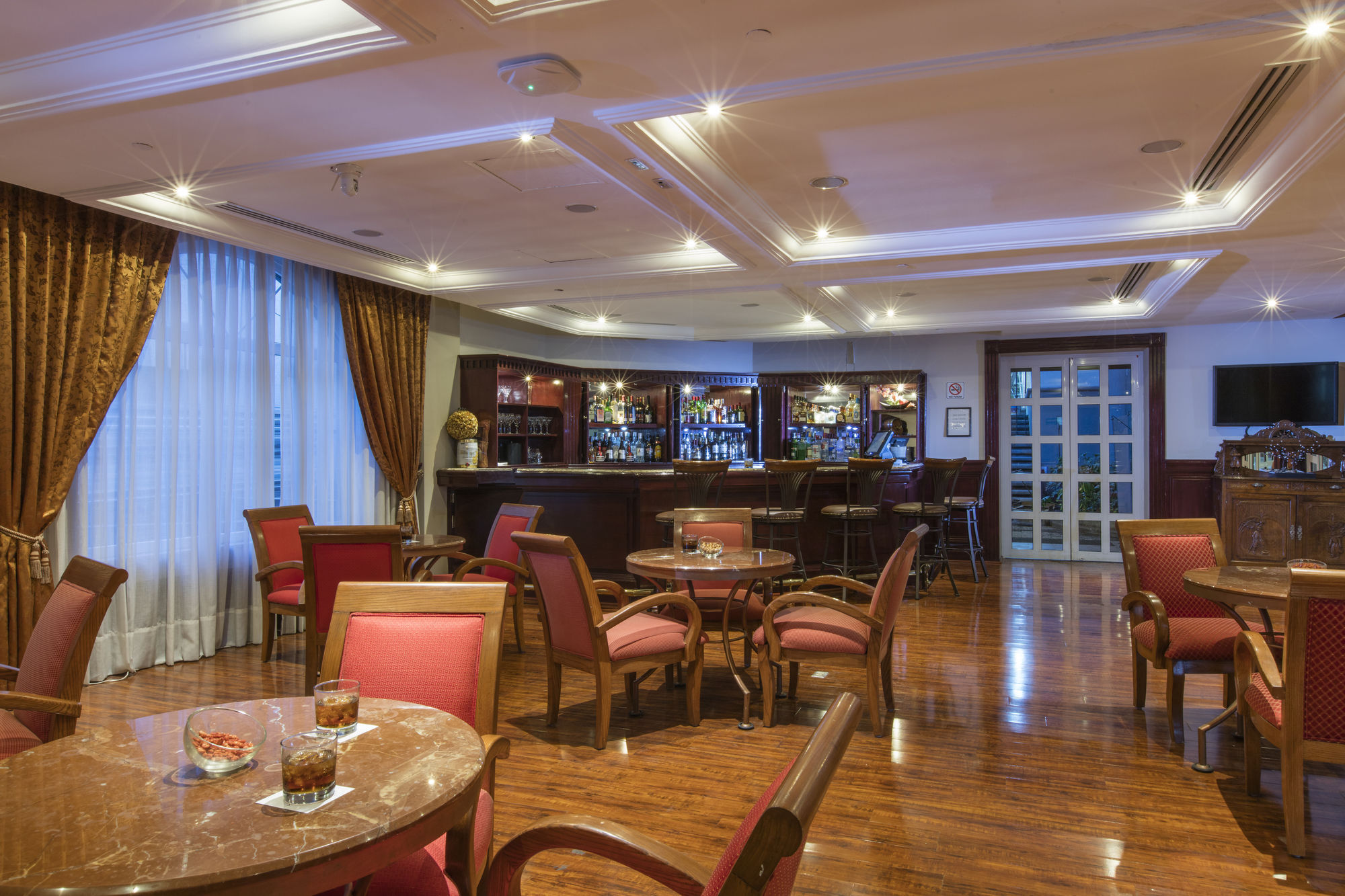 ホテル クリスタル サテライト マリア バルバラ Tlalnepantla  エクステリア 写真 The bar at the 19th floor